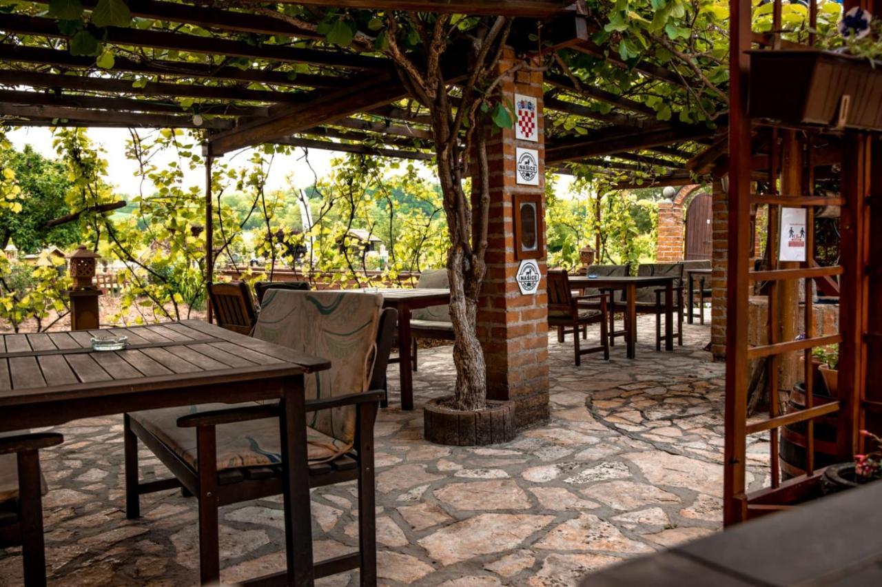 Restoran I Prenociste Egghus Hotel Nasice Exterior photo
