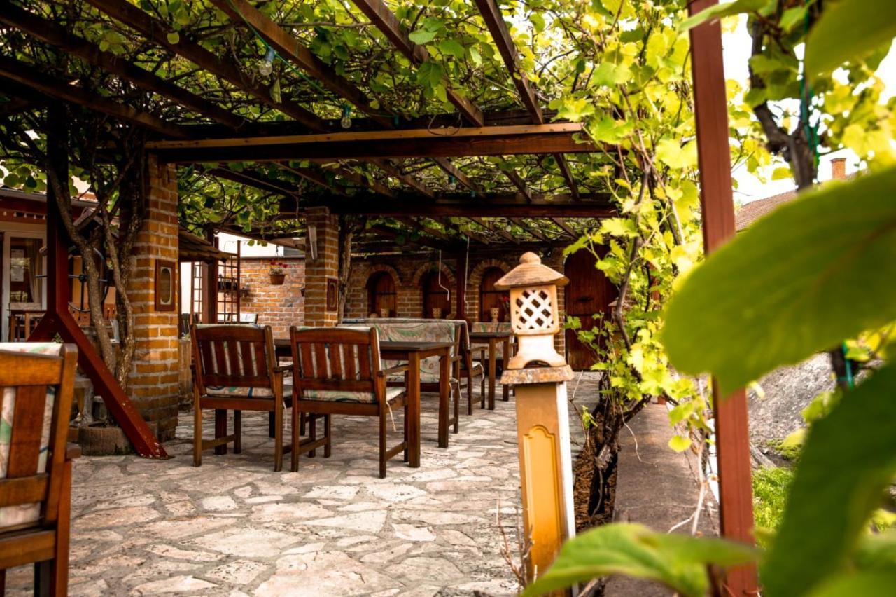 Restoran I Prenociste Egghus Hotel Nasice Exterior photo