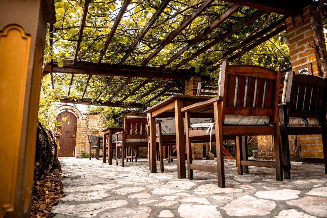Restoran I Prenociste Egghus Hotel Nasice Exterior photo